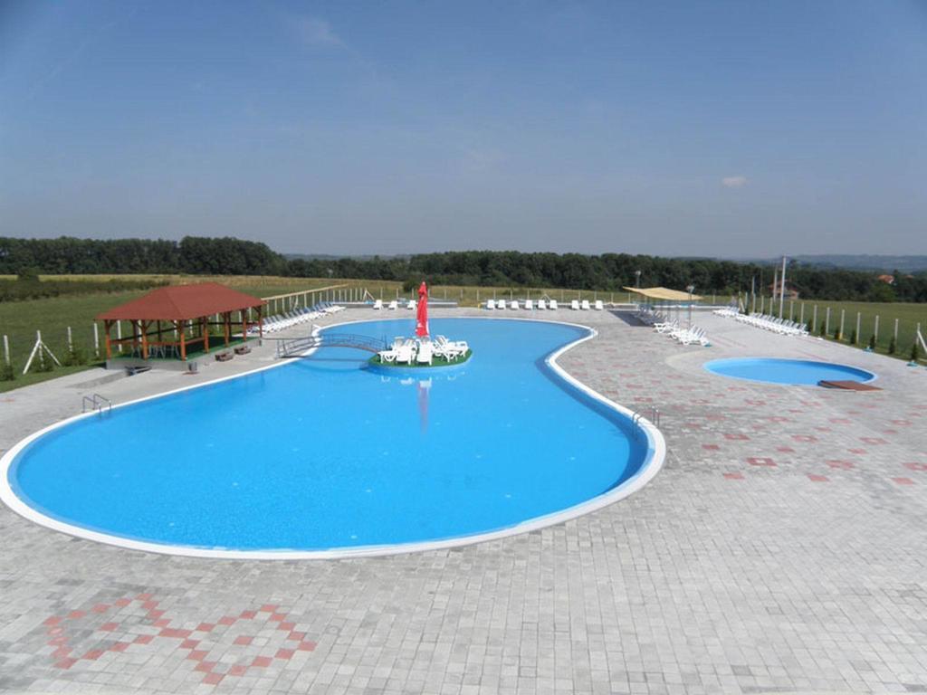 Bazeni Baikal Hotel Topola ภายนอก รูปภาพ