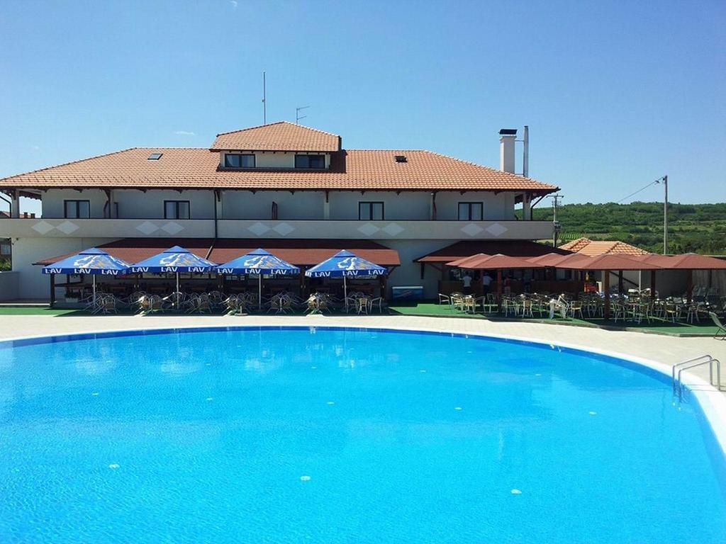 Bazeni Baikal Hotel Topola ภายนอก รูปภาพ