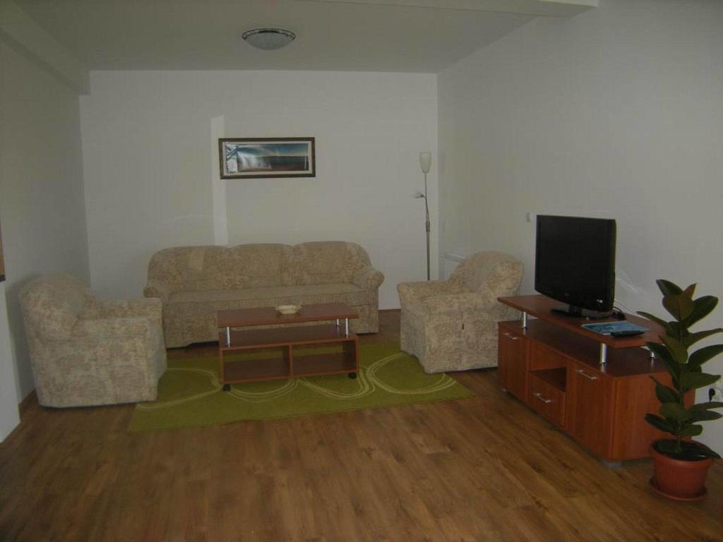 Bazeni Baikal Hotel Topola ภายนอก รูปภาพ