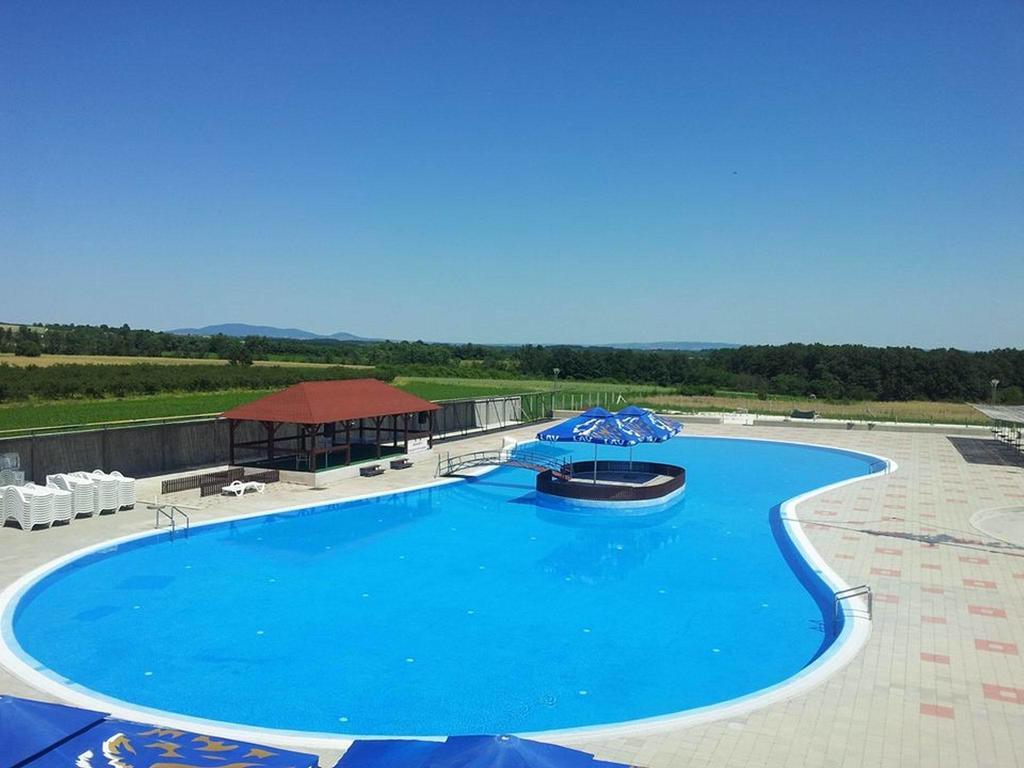 Bazeni Baikal Hotel Topola ภายนอก รูปภาพ