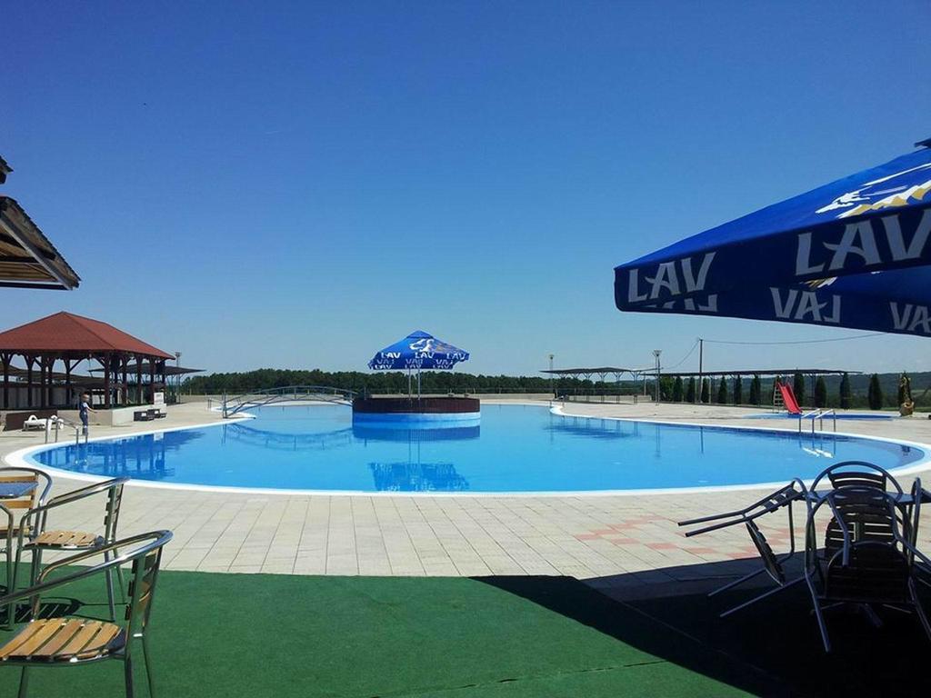 Bazeni Baikal Hotel Topola ภายนอก รูปภาพ
